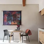 June Blake's Garden בית נופש