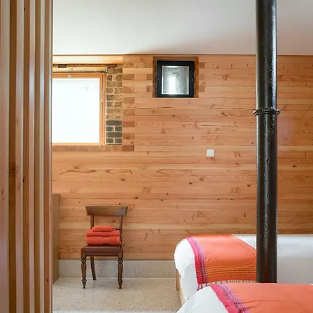 June Blake's Garden Дом отдыха *